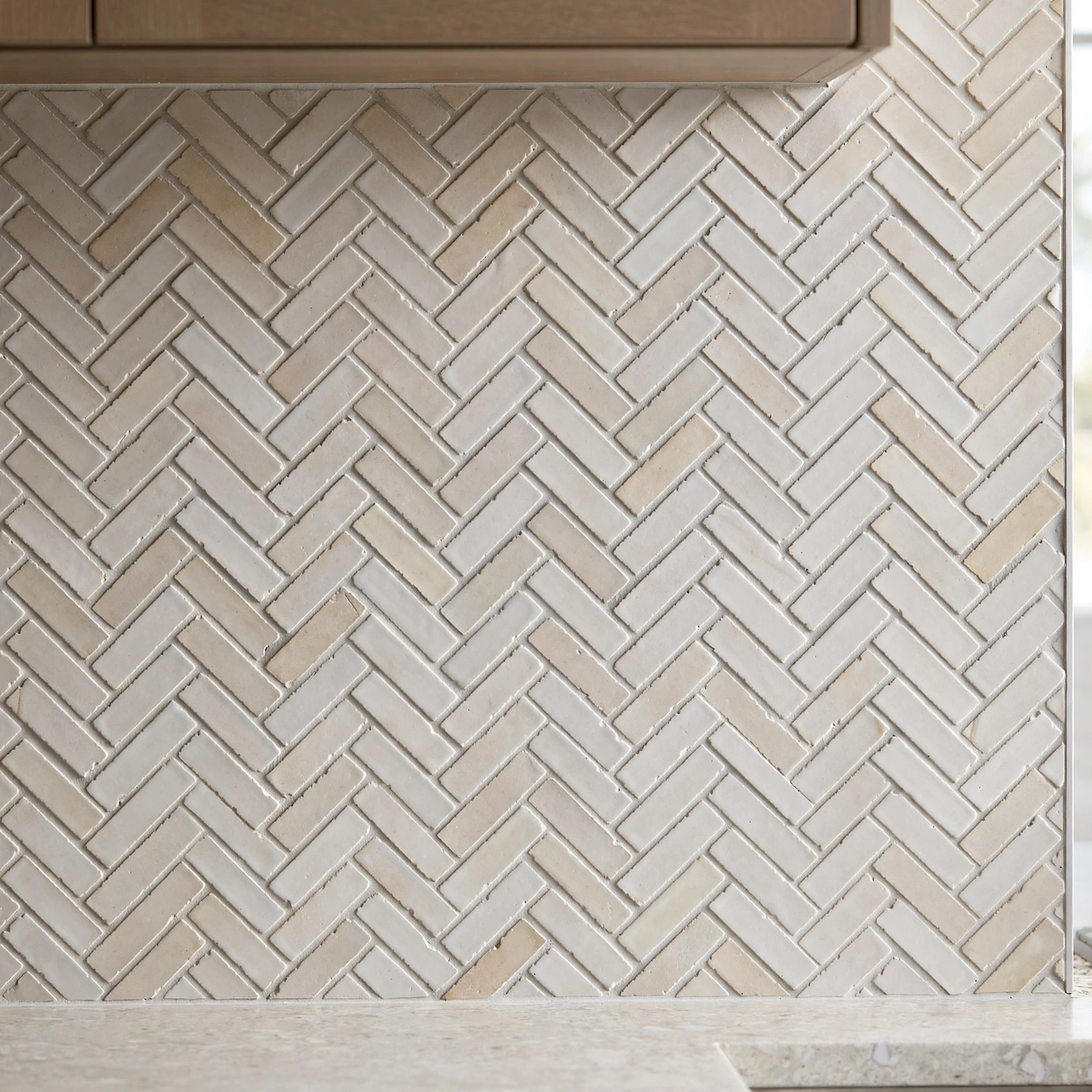 Herringbone splashback in a modern kitchen